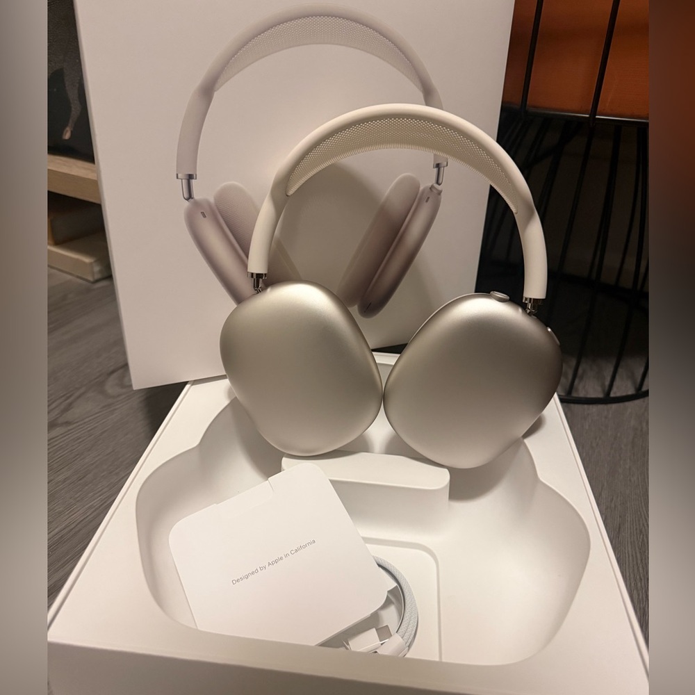 Apple AirPods Max Starlight